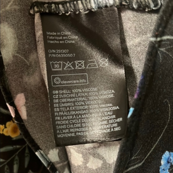 Black Boxy Blouse with Ruffled Sleeves - Picture 4 of 4